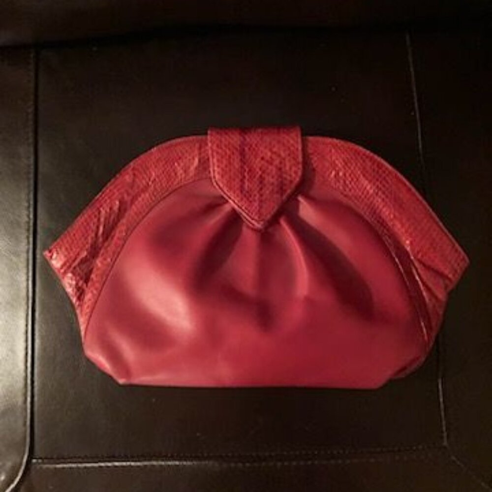 Jasmin snakeskin/leather clutch purse.